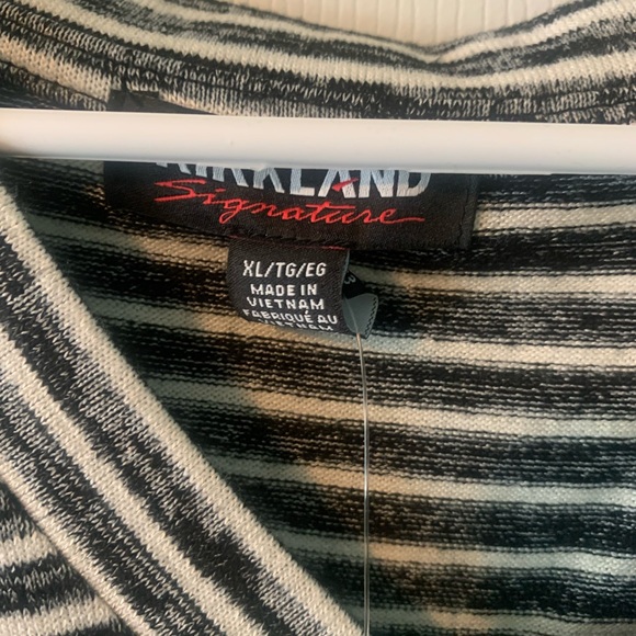 Kirkland XL WHITE AND BLACK V NECK - Picture 4 of 5